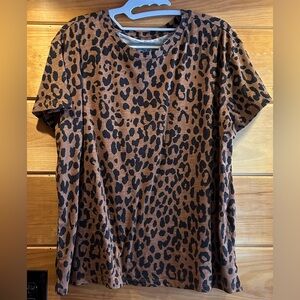 Women’s 24/7 Maurice’s Dawson Animal Print T-shirt xL
NWOT